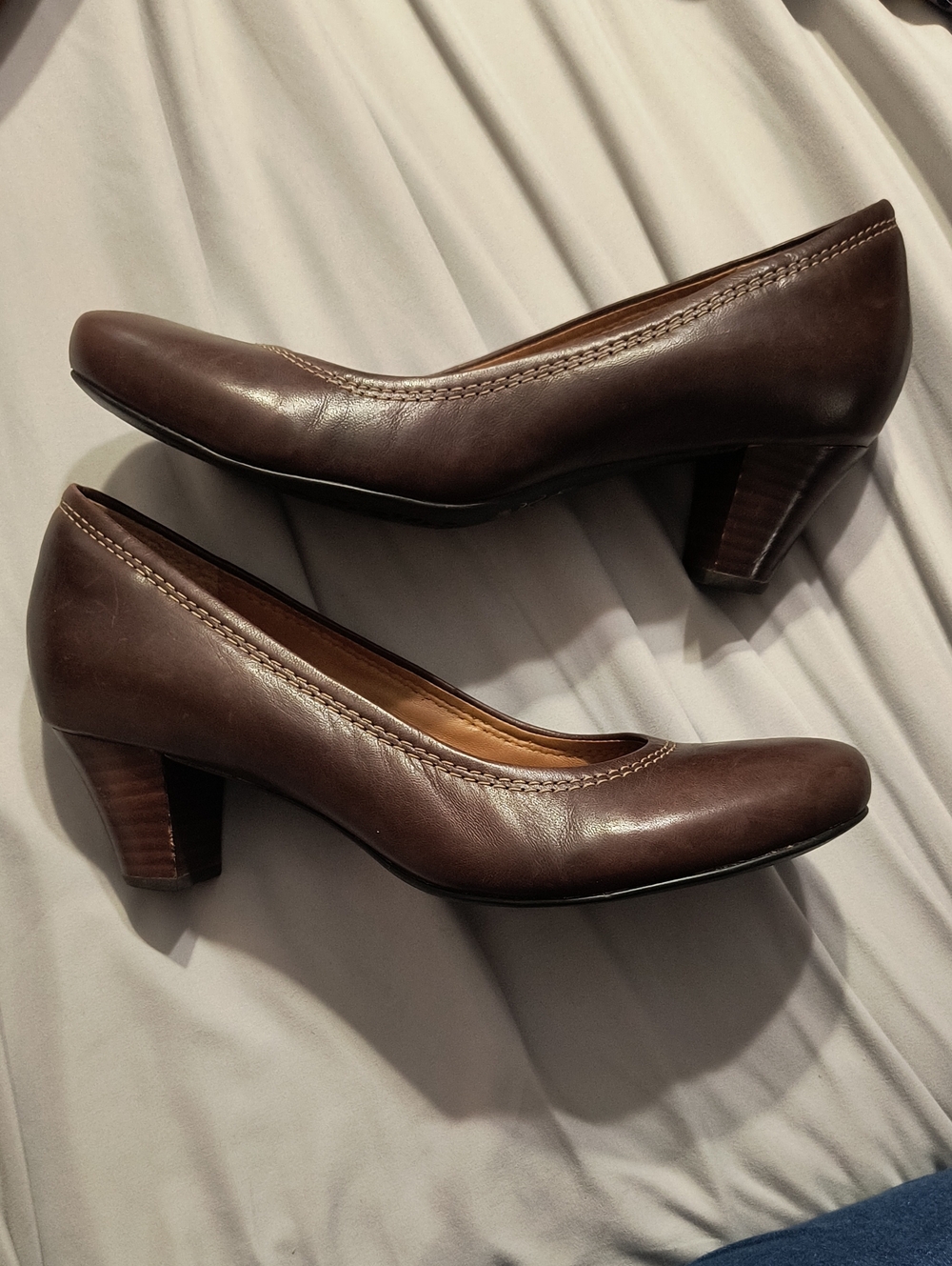 Clarks Artisan Women's Leather Brown Leather Mid Heel Pumps, Like New